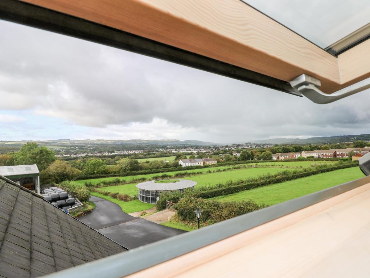 Grooms Quarters At Pant Y Gaseg Farm Ammanford Exterior photo